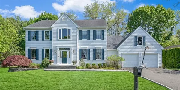 25 Knolltop Drive, Nesconset