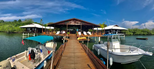 Aqui Hoy Tropical Resort