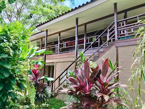 Home in Big Creek - Isla Colon