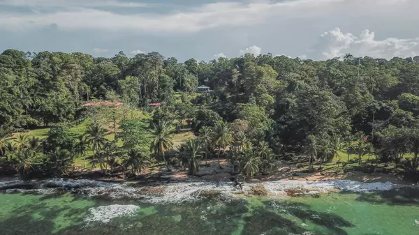 Caribbean Beachfront Home, Boca Del Drago,