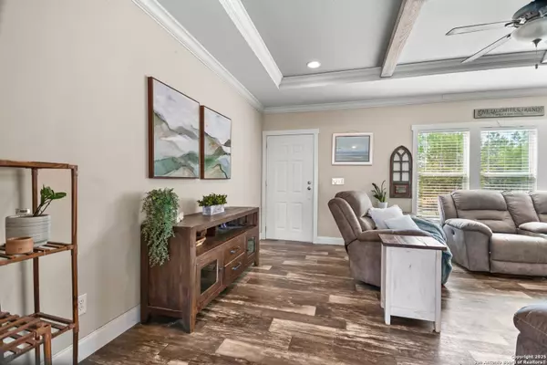 777 County Road 777, Devine, TX 78016