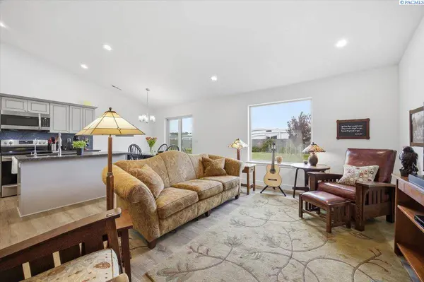 1518 Willow Way, Benton City, WA 99320