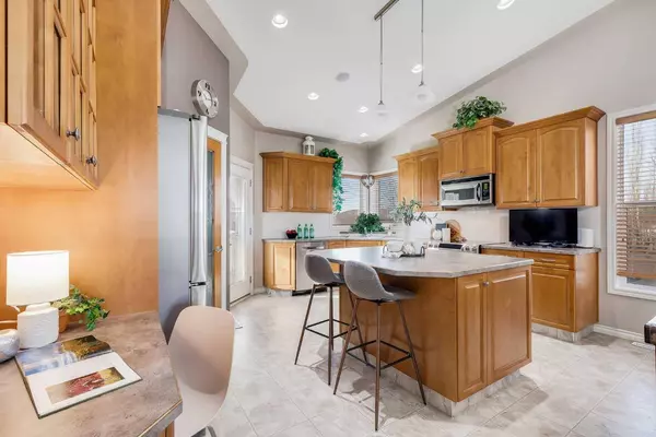 7 Filbert Close, Sylvan Lake, AB T4S2L2