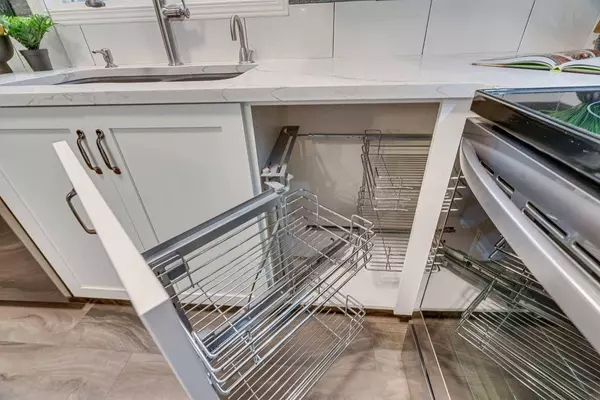 304 Mackenzie WAY SW #8128, Airdrie, AB T4B 3H8