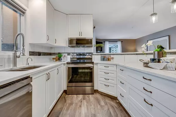 304 Mackenzie WAY SW #8128, Airdrie, AB T4B 3H8