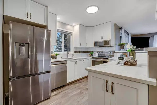 304 Mackenzie WAY SW #8128, Airdrie, AB T4B 3H8