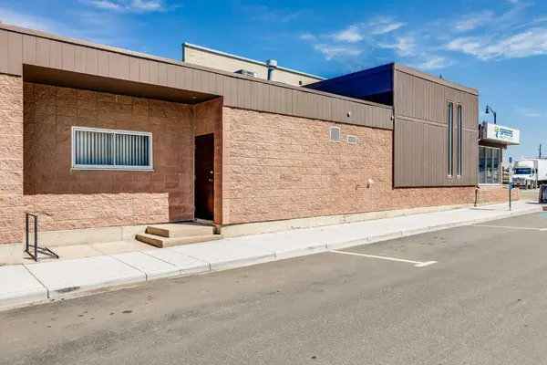 5120 50 AVE, Olds, AB T4H 1A5