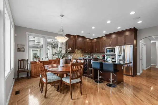 279 Coopers HL SW, Airdrie, AB T4B 0R9