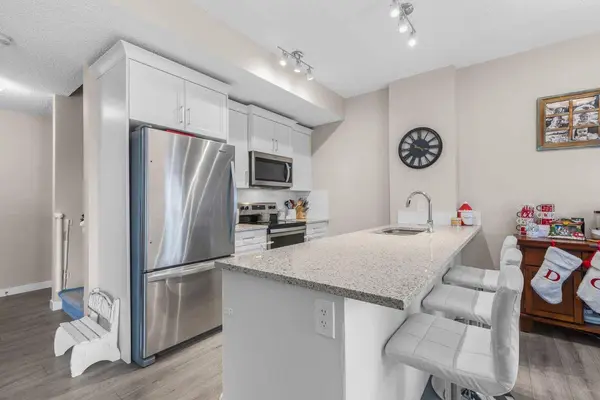 250 Fireside VW #811, Cochrane, AB T4C2M2