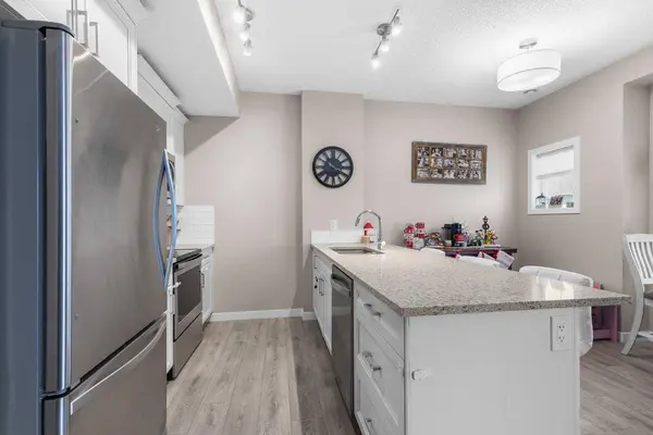 250 Fireside VW #811, Cochrane, AB T4C2M2