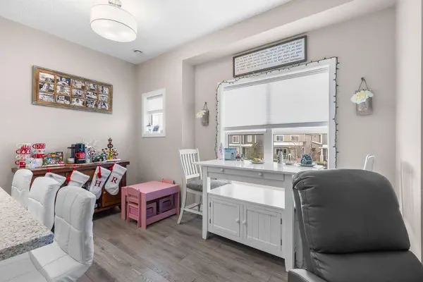 250 Fireside VW #811, Cochrane, AB T4C2M2