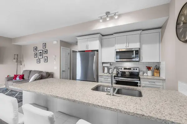 250 Fireside VW #811, Cochrane, AB T4C2M2