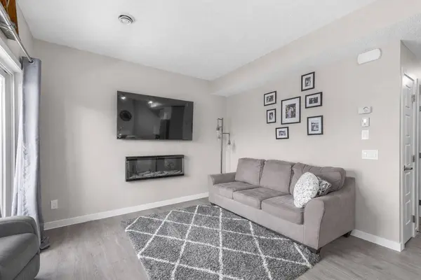 250 Fireside VW #811, Cochrane, AB T4C2M2