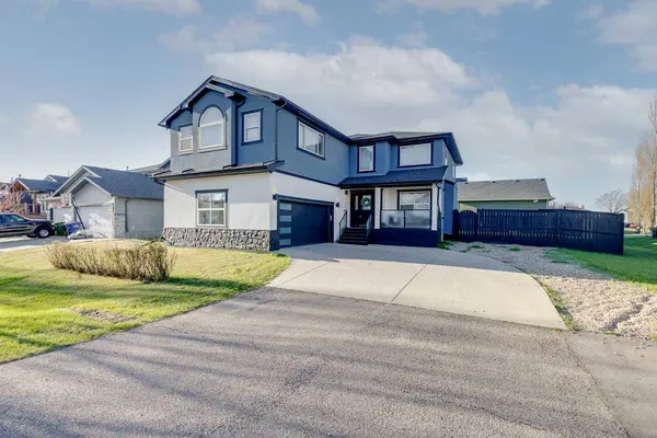 80 Canoe SQ SW, Airdrie, AB T4B2N6