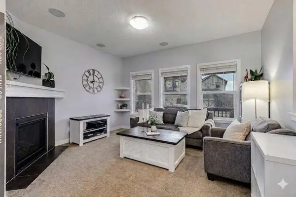 1065 Kingston CRES SE, Airdrie, AB T4A 0L3
