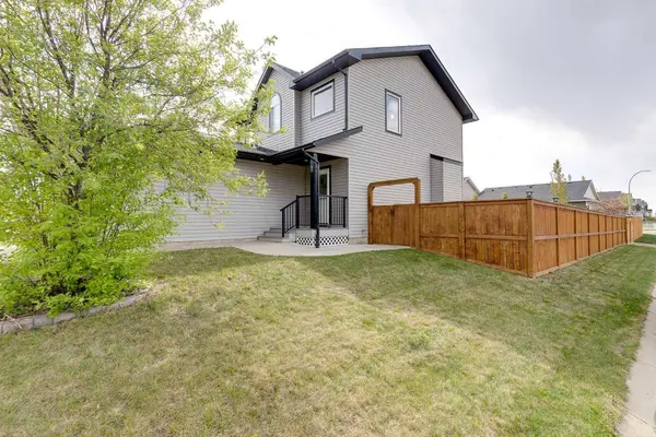 1 Mcclung Gate E, Carstairs, AB T0M0N0