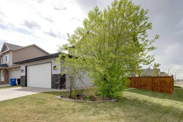 1 Mcclung Gate E, Carstairs, AB T0M0N0