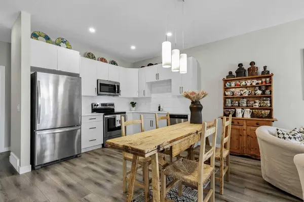 571 Canals XING SW, Airdrie, AB T4B 4L3