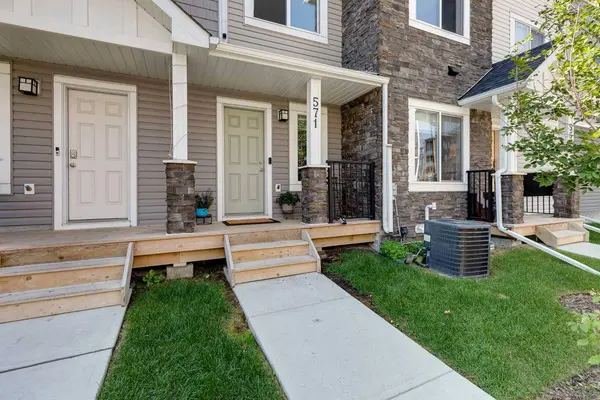 571 Canals XING SW, Airdrie, AB T4B 4L3