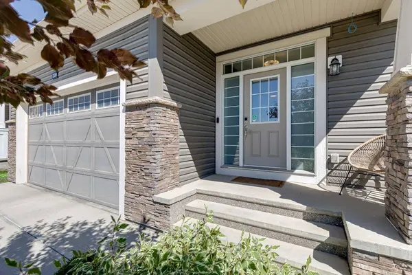 208 Osborne GN SW, Airdrie, AB T4B 5E4