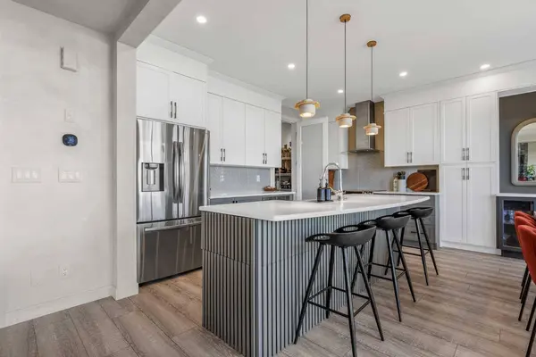 208 Osborne GN SW, Airdrie, AB T4B 5E4