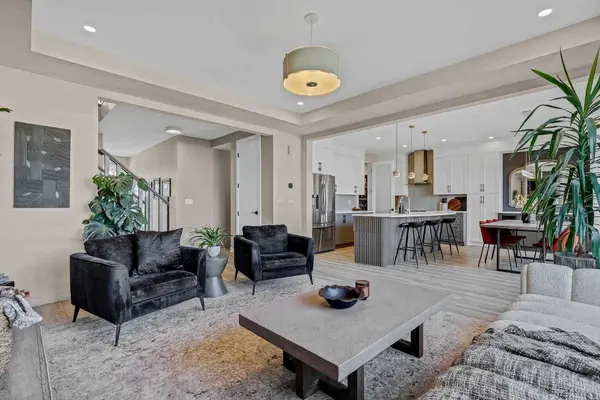 208 Osborne GN SW, Airdrie, AB T4B 5E4