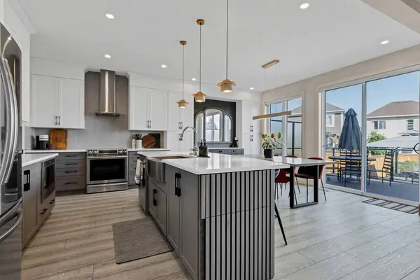 208 Osborne GN SW, Airdrie, AB T4B 5E4