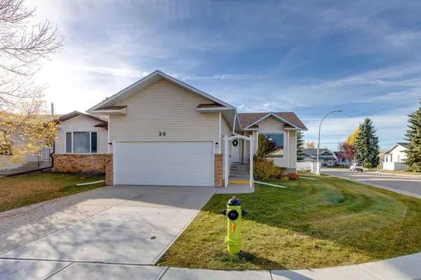 39 Woodside Close NW, Airdrie, AB T4B2C8