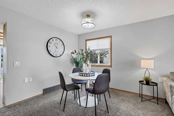 39 Woodside Close NW, Airdrie, AB T4B2C8