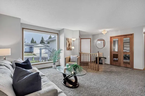 39 Woodside Close NW, Airdrie, AB T4B2C8