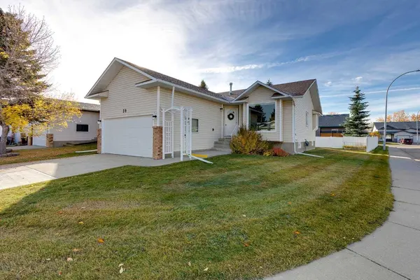 39 Woodside Close NW, Airdrie, AB T4B2C8