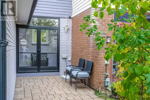 27 KINGSWOOD DRIVE, Brampton (brampton North), ON L6V2X5