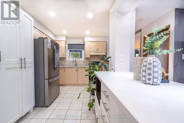 27 KINGSWOOD DRIVE, Brampton (brampton North), ON L6V2X5