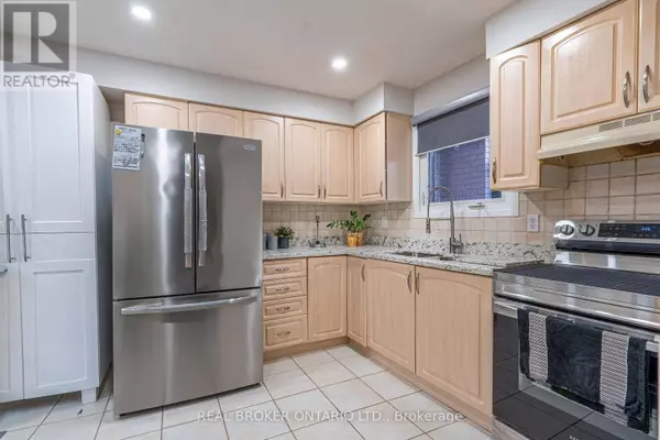 27 KINGSWOOD DRIVE, Brampton (brampton North), ON L6V2X5