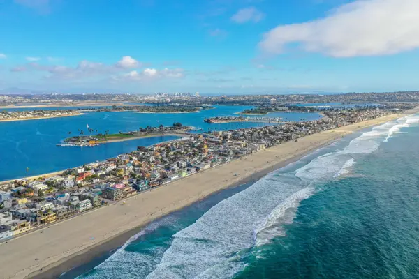 Living in Mission Beach: San Diego’s Iconic Boardwalk Community