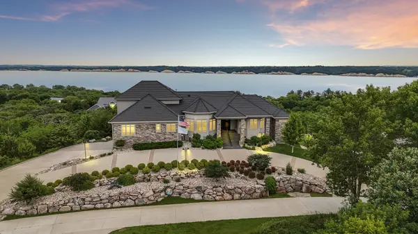 158 Signal Hill Rd, Yankton, SD 57078-6226