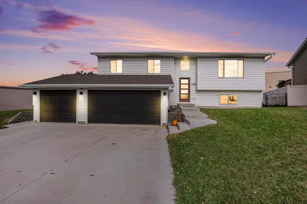 208 Cole Drive, Yankton, SD 57078