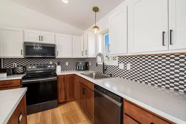 208 Cole Drive, Yankton, SD 57078