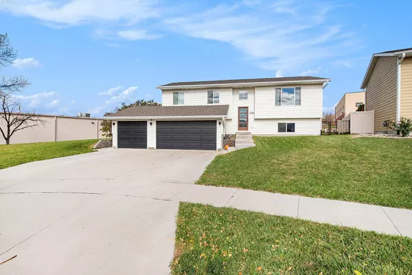 208 Cole Drive, Yankton, SD 57078