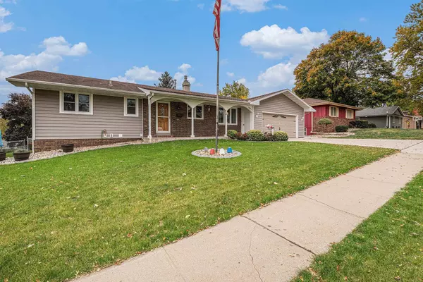 1003 E 18 Street, Yankton, SD 57078