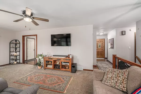 1003 E 18 Street, Yankton, SD 57078