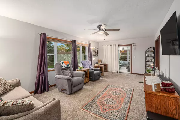 1003 E 18 Street, Yankton, SD 57078