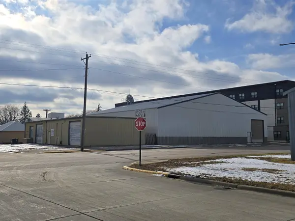 309 E 2nd Street, Yankton, SD 57078