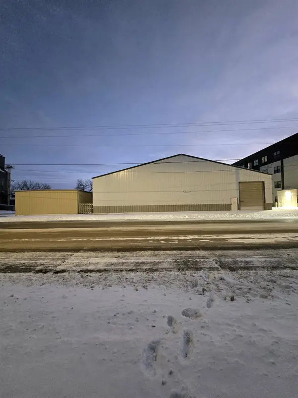 309 E 2nd Street, Yankton, SD 57078