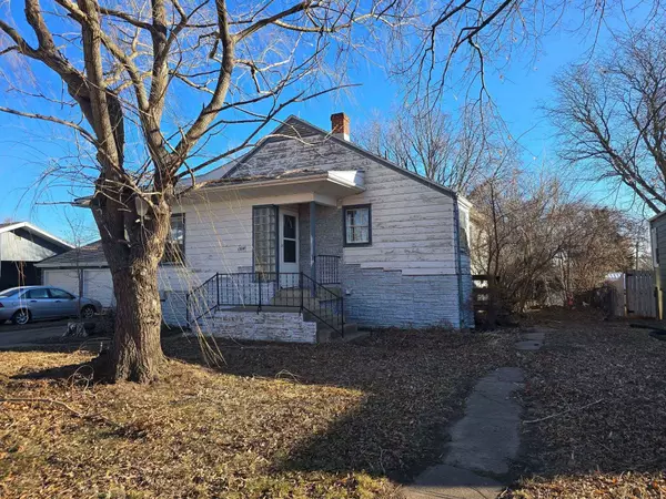 1004 Pearl Street, Yankton, SD 57078