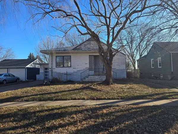 1004 Pearl Street, Yankton, SD 57078