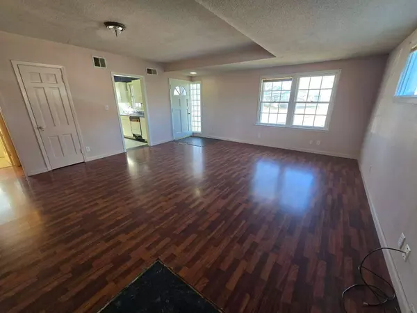 1004 Pearl Street, Yankton, SD 57078