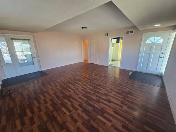 1004 Pearl Street, Yankton, SD 57078