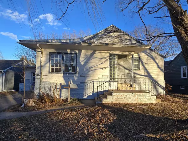 1004 Pearl Street, Yankton, SD 57078