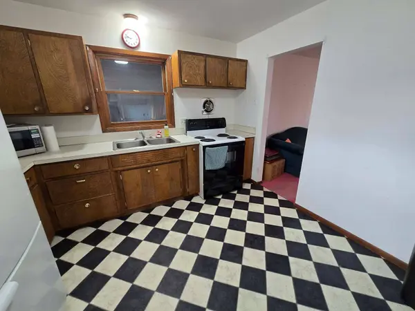 901 E 16th Street, Yankton, SD 57078